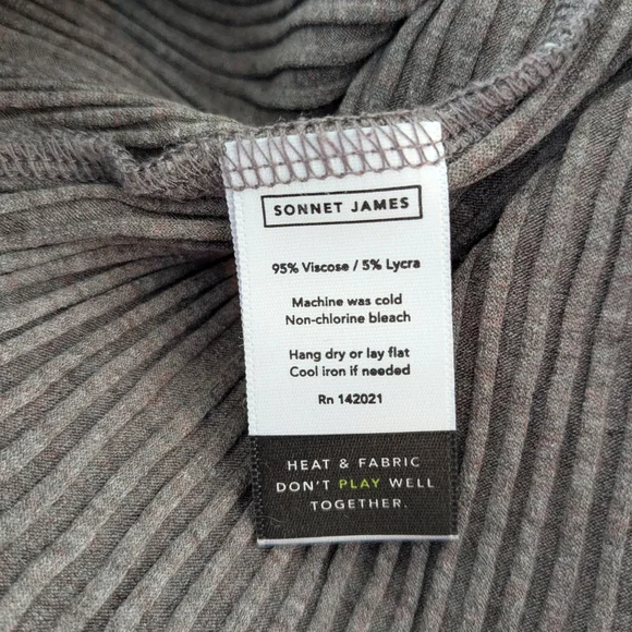 Medium Ribbed Knit Skirt Set - Picture 6 of 7